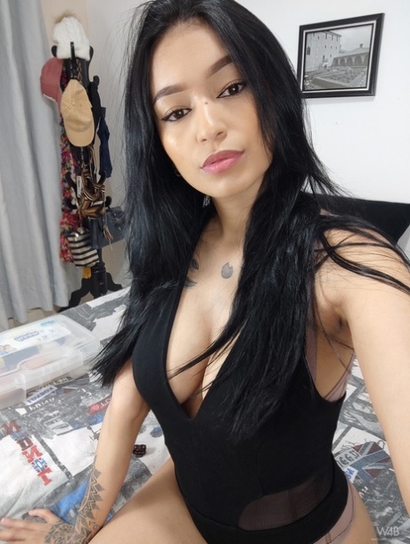 Latina Public Agent MILF exklusive pornographische fotos